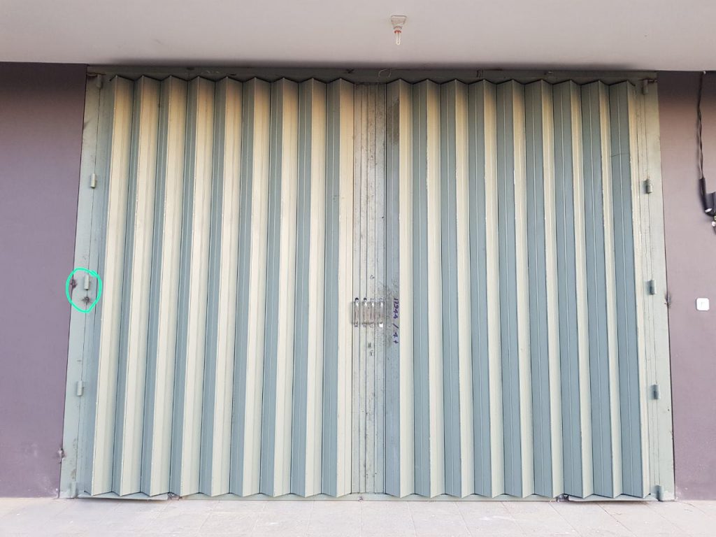 Pusat pintu harmonika