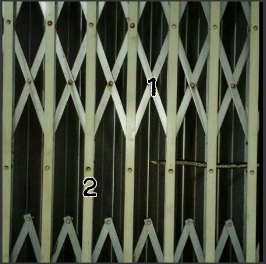pusat pintu harmonika